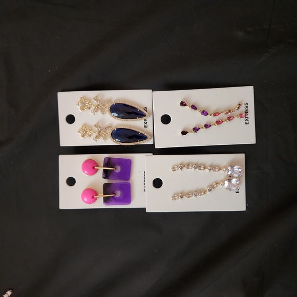 Earrings - Picture 1 of 3